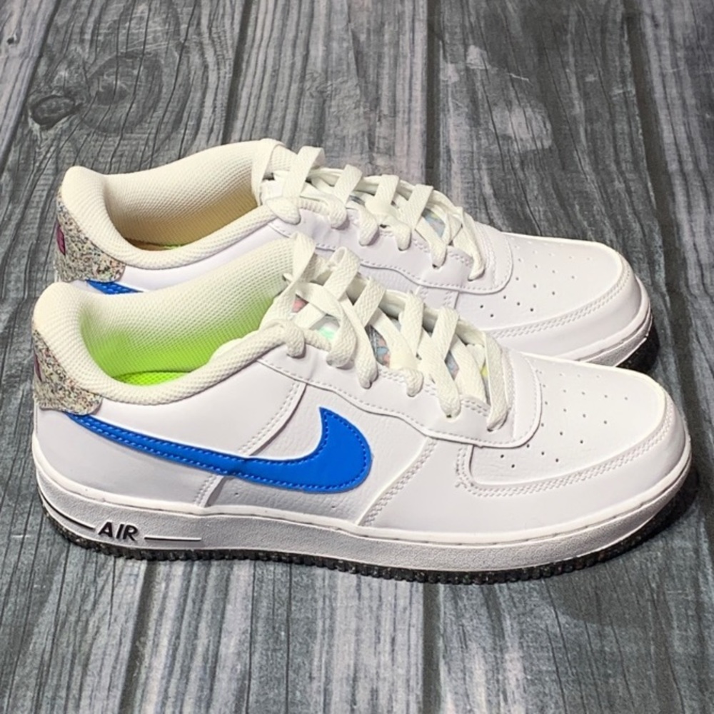 Nike Air Force 1 LV8